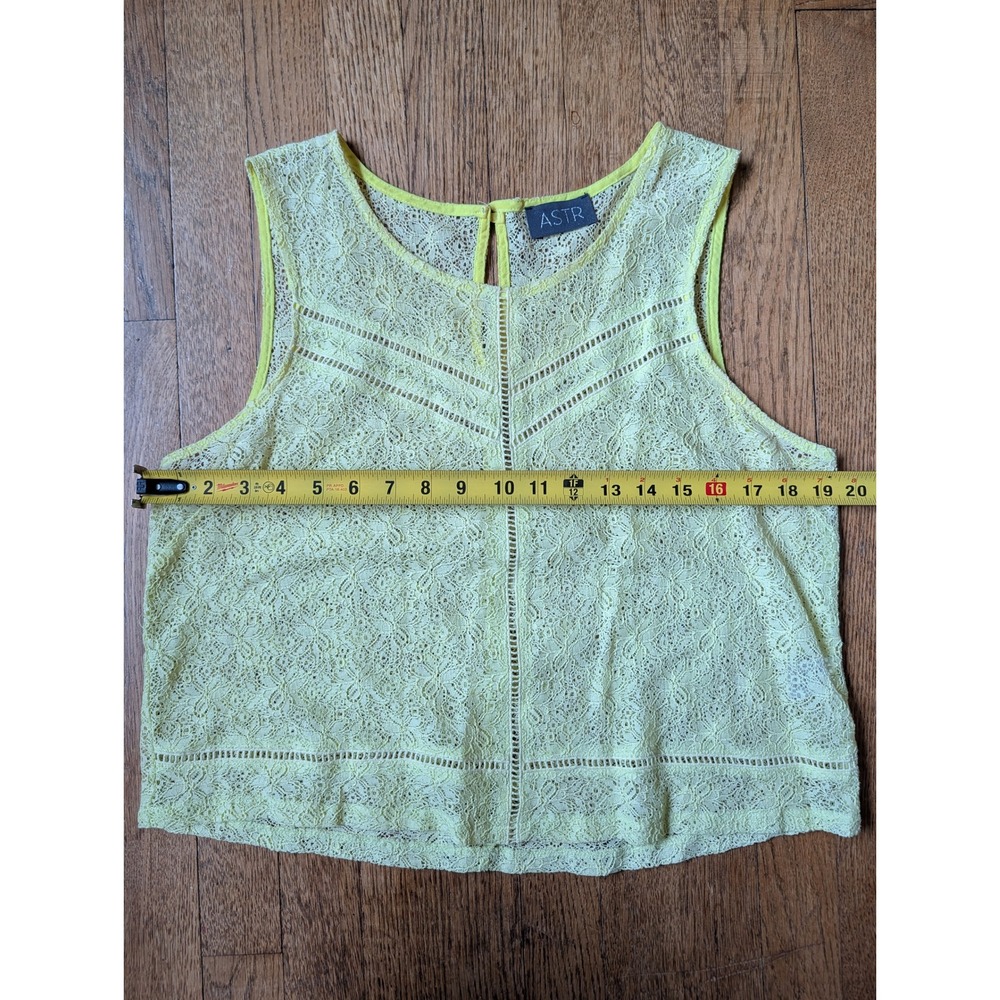 ASTR the Label Open Knit Yellow Floral Lace Sleeveless Top Keyhole Back Sunny - Picture 9 of 9